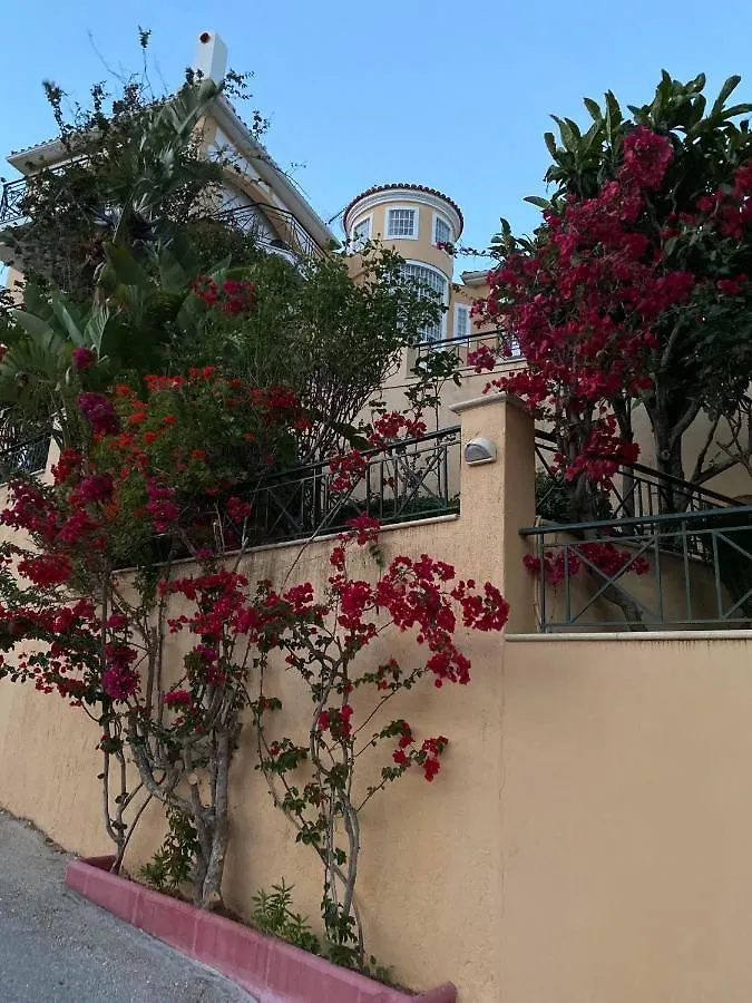 Villa Tzitzifies Kourouklata