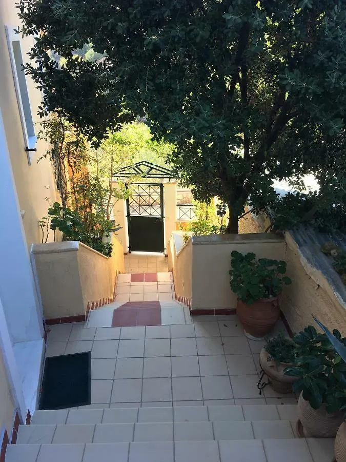 Villa Tzitzifies Kourouklata 0*,  Řecko