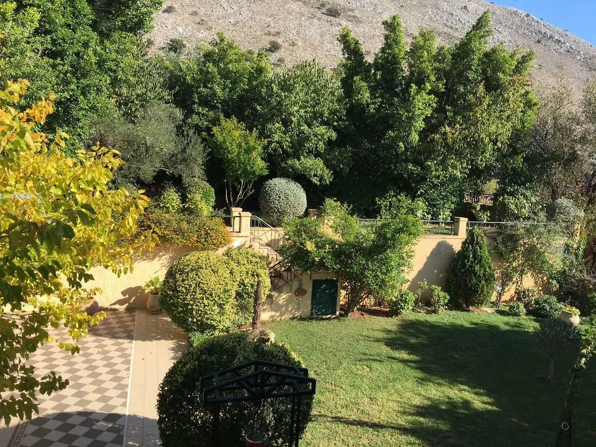 Villa Tzitzifies Kourouklata