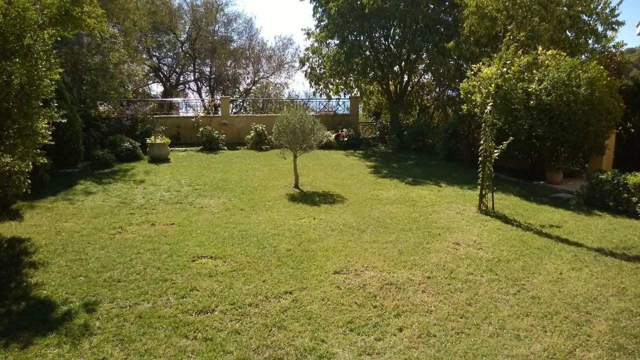 Villa Tzitzifies Kourouklata